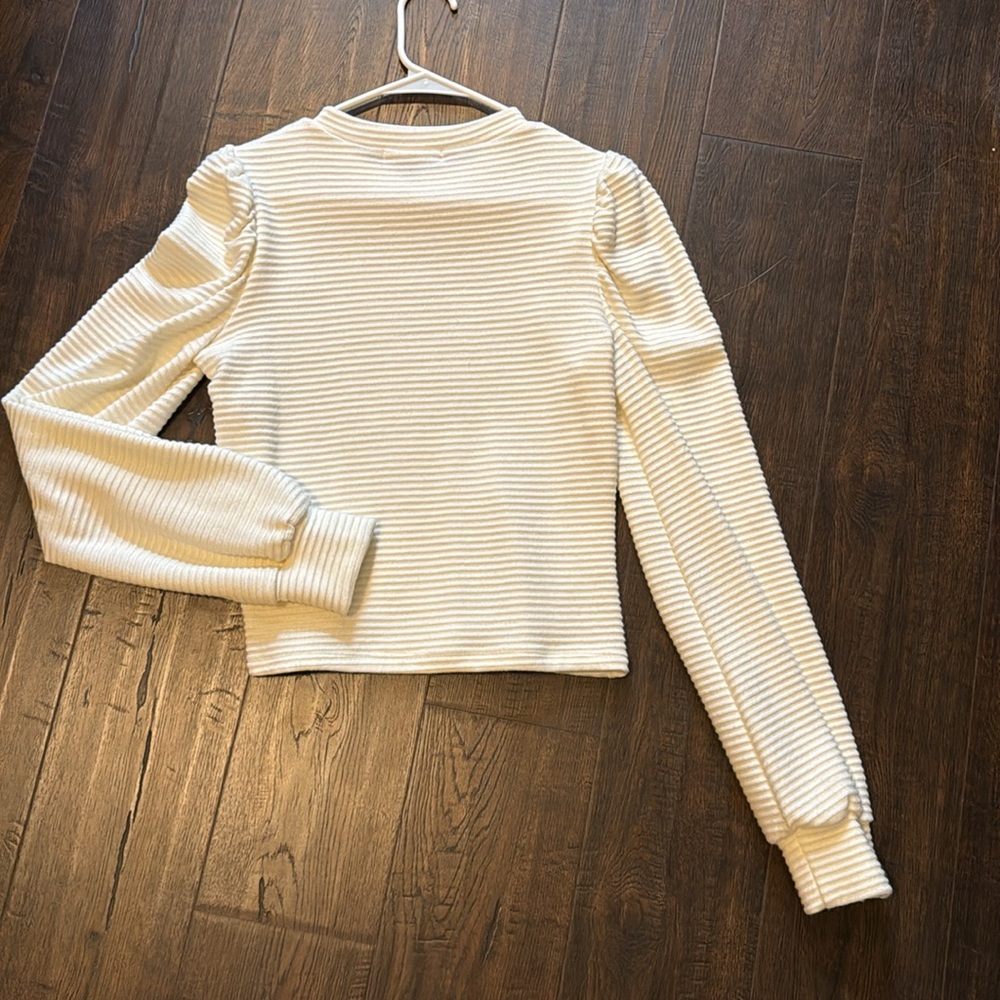 Puff shoulder top - Picture 3 of 3
